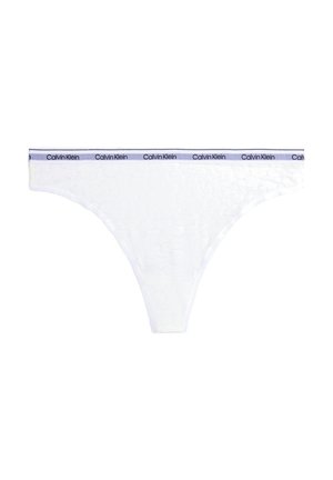 Biele čipkované thong nohavičky so kvetinovým vzorom, s čiernym a modrým pásom s logom Calvin Klein. Hladký povrch, minimalistický dizajn.