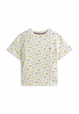 Wit T-shirt met korte mouwen, bedrukt met kleine gele en groene bloemen en een klein rechthoekig rood, wit en blauw logo op de borst.