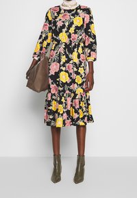 Dorothy Perkins Vapaa-ajan mekko - black