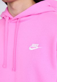 Nike Sportswear SPORTSWEAR CLUB FLEECE - Ikdienas džemperis - playful pink