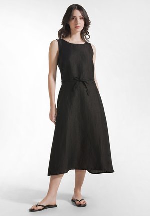 KEY-HOLE - MIDI - Vestido informal - black
