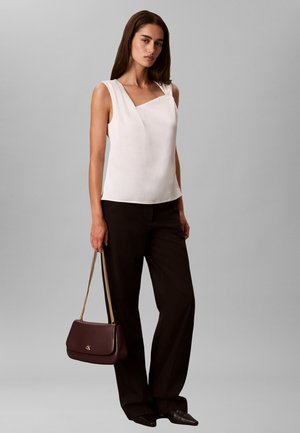 Calvin Klein, CONVERTIBLE CHAIN MEDIUM - Schoudertas - fudge