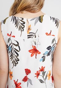 s.Oliver Vestido informal - white