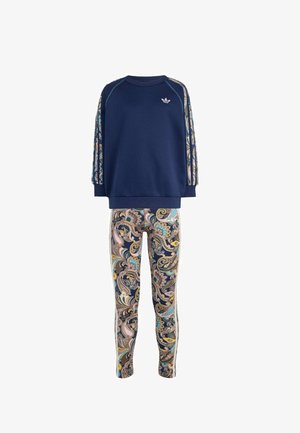 Top azul marino de manga larga con rayas de paisley estampadas en las mangas y leggings con estampado de paisley multicolor.