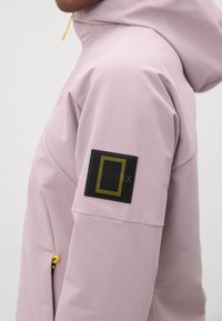 Adidas Terrex NATIONAL GEOGRAPHIC WOMEN SOFTSHELL JACKET - Casaco softshell - preloved fig
