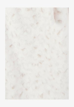 Tejido blanco con una textura suave y aterciopelada que presenta un sutil patrón moteado marrón irregular en toda su extensión. Adecuado para prendas cómodas o mantas.