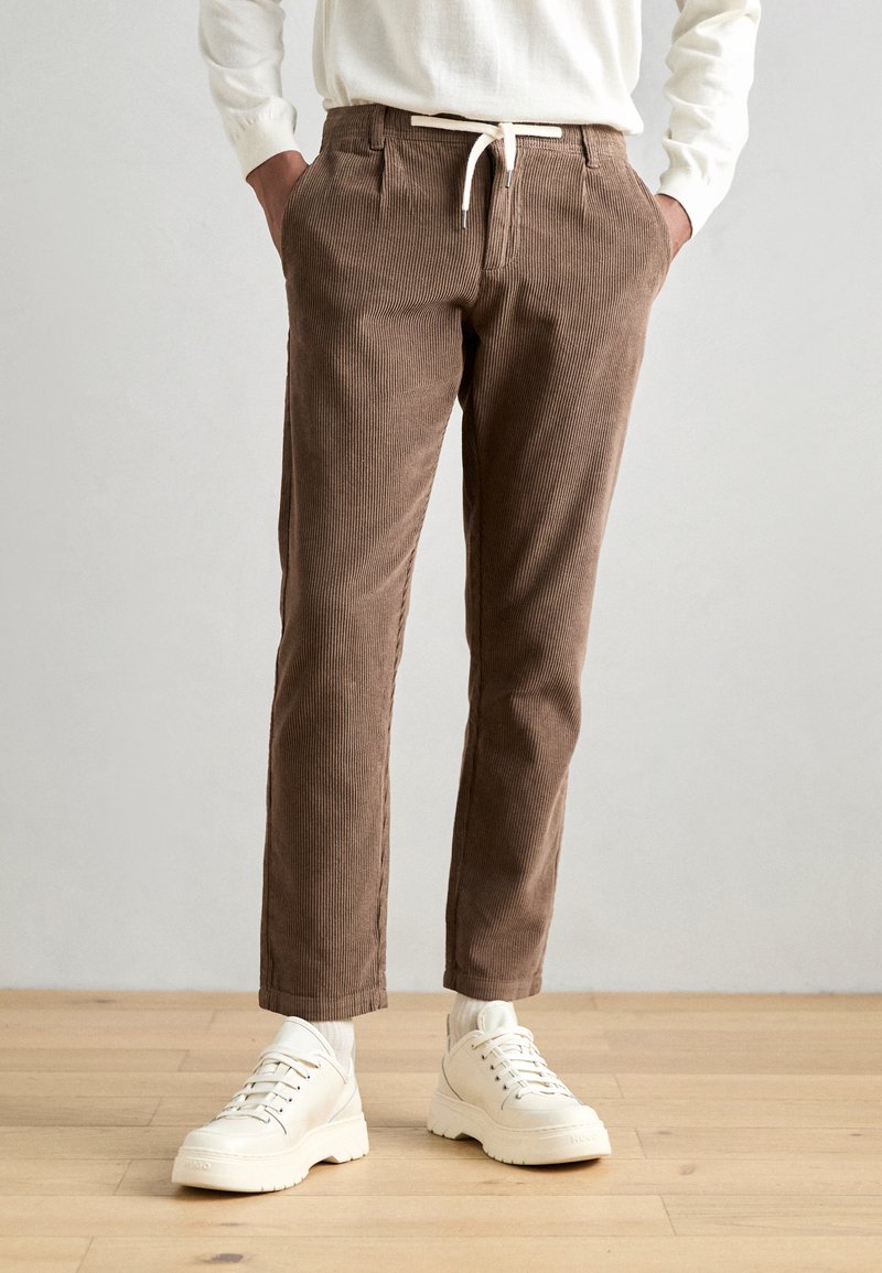 Lindbergh CROPPED PANTS - Παντελόνι - deep brown
