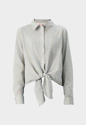 Chemise boutonnée à rayures vertes et blanches, dotée d'un nœud à l'avant, de manches longues et d'une poche poitrine. Fabriquée en tissu léger.