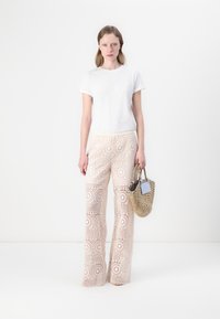 TWINSET TROUSERS - Pantalon classique - almond beige