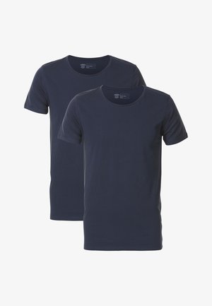 Kaksi tummansinistä lyhythihaista t-paitaa, pyöreä kaula-aukko, puuvillakangasta, sileä rakenne, ei näkyviä kuvioita tai yksityiskohtia.