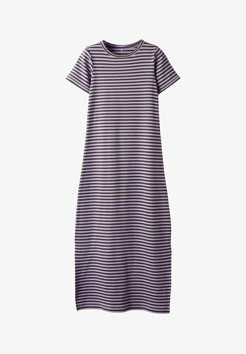 Ribadega punase ja pruuni triibulise kleidi, mis on valmistatud ribakangas. Omab lühikesi varrukaid ja ümarat kaelust, laia, pahkluuni ulatuvat siluetti.