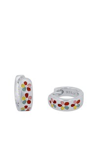 Orecchini a cerchio in argento con design floreali multicolori in smalto rosso, rosa, giallo e verde su una superficie lucida.