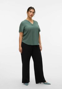 Vero Moda Curve VMCBERLIN ZAMIRA MW CUR - Kalhoty - black