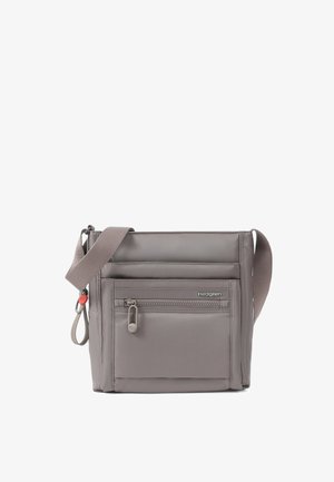 Sac bandoulière gris avec sangle réglable, poche zippée à l'avant, petit logo et détail de languette sur fond blanc.