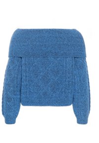 Modrý pletený svetr s designem s odkrytými rameny, zdobený texturovanými diamantovými vzory a hrubými žebrovanými manžetami a výstřihem.