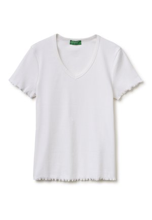 Maglietta bianca a maniche corte con coste, scollo a V e bordi smerlati sulle maniche e sull'orlo, con etichetta United Colors of Benetton.