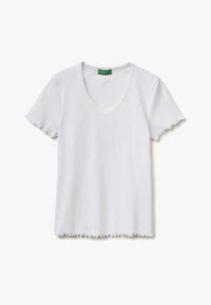 Wit geribd T-shirt met korte mouwen, V-hals en golvende randen aan mouwen en zoom, met label United Colors of Benetton.