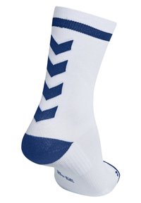 Calcetín deportivo blanco con acentos azules, que presenta un patrón en zigzag a lo largo del costado y un color contrastante en el puño y el talón.