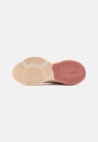 Nike Performance ZOOM BELLA 6 - Pantofi training - guava ice/metallic red bronze/pale ivory/red stardust