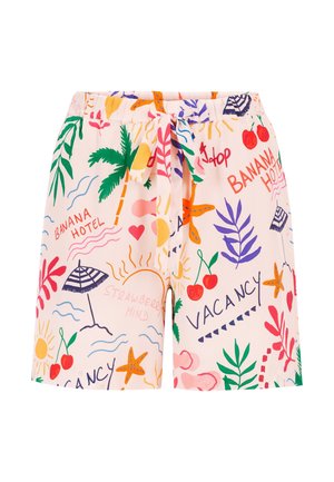 Shorts de couleur claire avec des imprimés tropicaux colorés incluant des palmiers, des cerises, des étoiles de mer, le soleil, un parapluie et des mots comme "Banana Hotel" et "Vacancy."