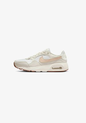 Zapatilla Nike Air Max con parte superior en beige y crema, materiales de ante y malla, suela de goma, unidad de aire visible y detalle en swoosh de color rosa claro.