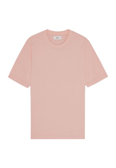 T-shirt in cotone rosa con maniche corte, collo rotondo e un piccolo logo sul lato sinistro del petto. Tessuto liscia e orlo dritto.