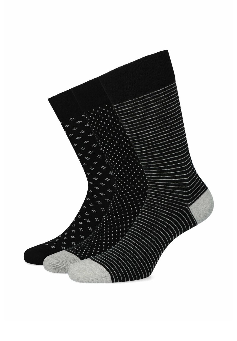 Trzy pary czarnych skarpetek: jedna gładka, jedna w małe białe kropki, a jedna w subtelne szare paski. Wszystkie mają gładką teksturę i różne wzory.