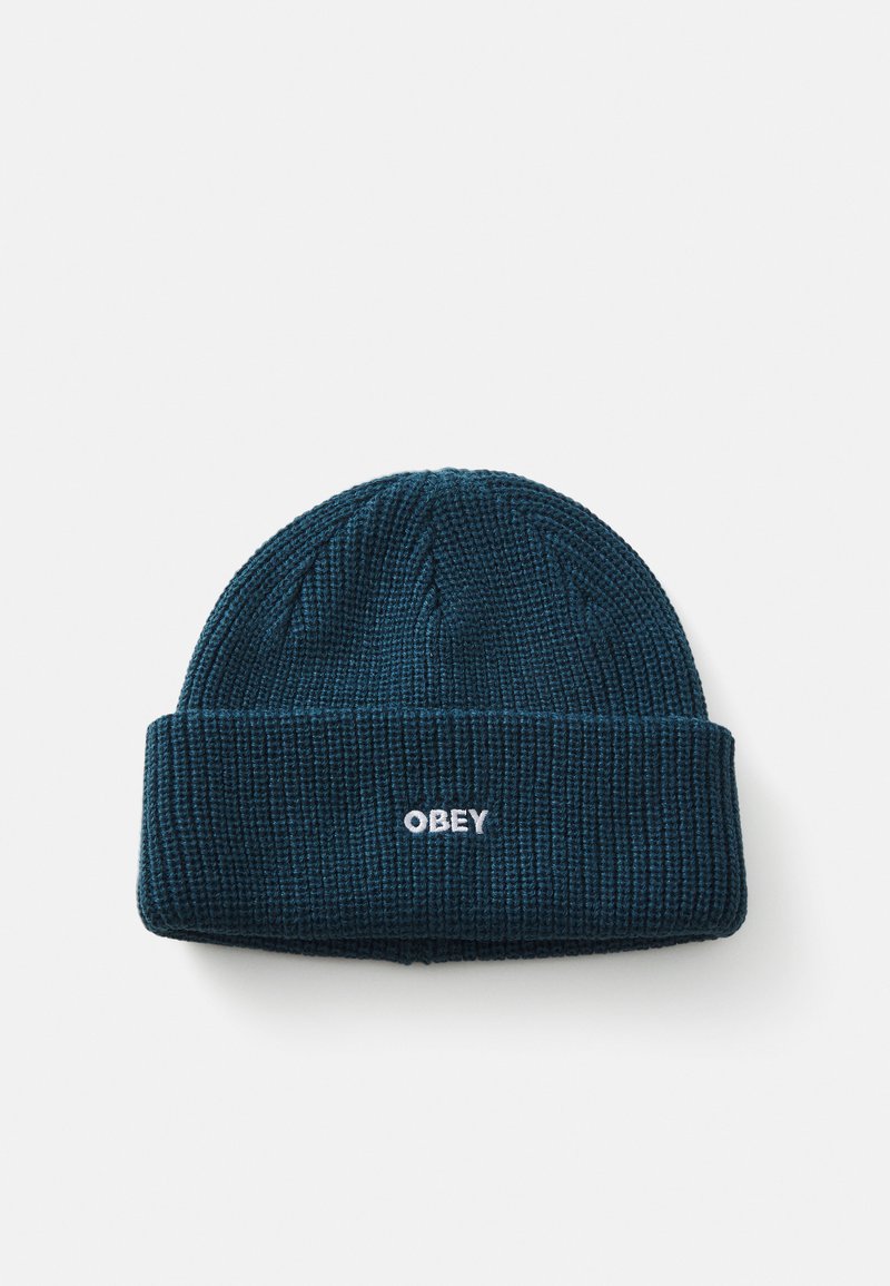 Gorro de malha em teal escuro com textura canelada e dobra, apresentando o texto branco bordado "OBEY" na parte da frente.