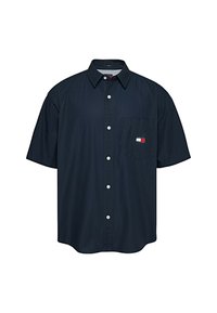 Camicia a maniche corte, di colore blu navale, con bottoni, realizzata in tessuto leggero, dotata di una tasca sul petto con logo e un design del colletto classico.