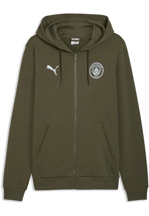 Sudadera con capucha de cremallera completa en verde oliva con el logo de Manchester City en el pecho izquierdo y el logo blanco de Puma en el pecho derecho, con bolsillos delanteros y capucha con cordón ajustable.