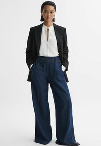 Reiss REGULAR FIT-EMMY FRONT GRANDAD COLLAR - Pusero - cream
