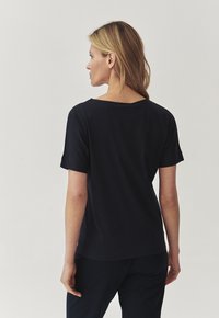 TATUUM Triko s potiskem - navy