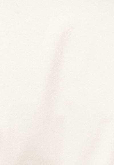 Απλή υφή από ανοιχτό μπεζ ύφασμα με διακριτικές φυσικές πτυχώσεις και ελαφριά σκίαση.