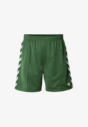 Grønne atletikshorts med elastisk taljebånd, der har hvide diagonale striber på siderne og en lille logo nederst til højre.