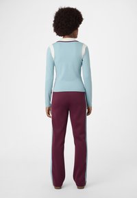 Fila COMO REGULAR TAPED TRACK - Träningsbyxor - fig