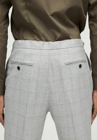 Next SLIM FIT szary