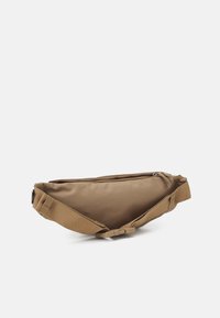 Nike Sportswear HERITAGE WAISTPACK UNISEX - Bolsa de cintura - dark driftwood/dark driftwood/cacaowow