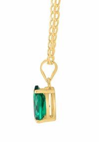 Collar de cadena de oro con una piedra verde de corte esmeralda engastada en un marco rectangular de oro, que muestra una textura suave y un acabado pulido.