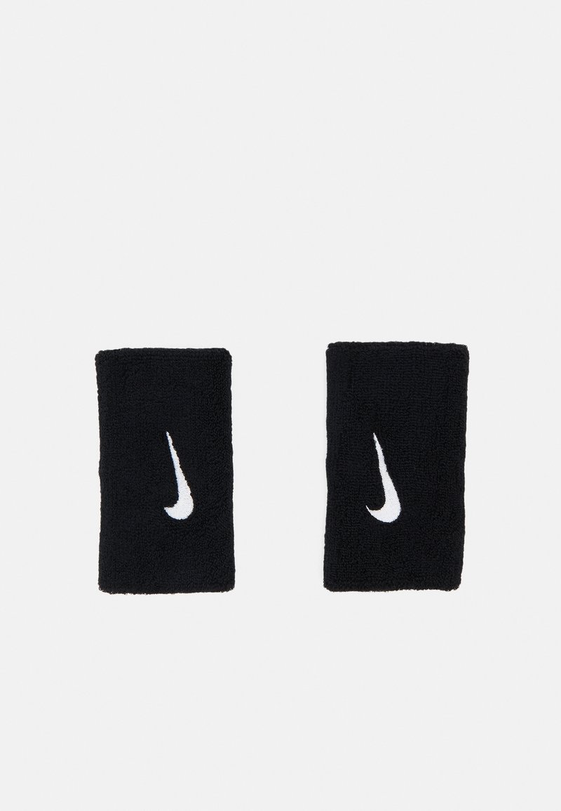 Zwarte katoenen polsbanden met een witte geborduurde Nike swoosh logo. De textuur is zacht en absorberend, met een rechthoekige vorm.