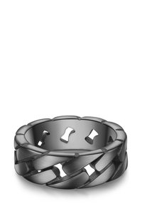 Svart metalring med ett sammankopplat mönster, som har sl�äta och texturerade sektioner, samt utskurna former för extra detalj.