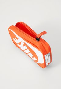 Nike Sportswear ELMNTL UNISEX SET - Dnevni ruksak - washed coral/orange/(white)