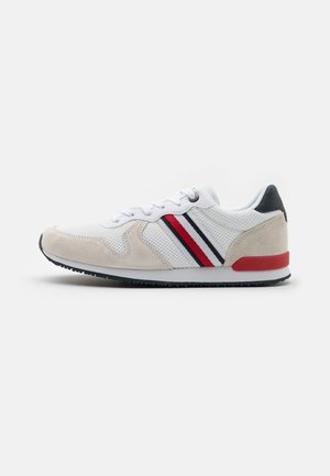 Trainers - white