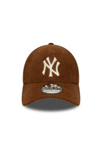 Gorra de béisbol de pana marrón con logotipo bordado en blanco, visera curva y una etiqueta en el frente que indica el tamaño (Mediano-Grande).