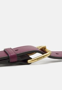 COACH COVERED CLOSURE PILLOW TABBY SHOULDER - Handbag - deep berry