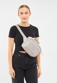 Johnny Urban NELSON - Bältesväska - sand