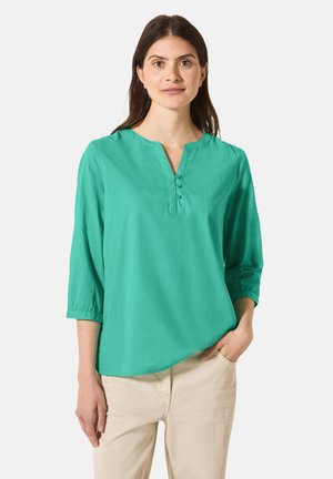 Blusa teal con scollo a V e tre bottoni, dotata di maniche a tre quarti e vestibilità rilassata, realizzata in tessuto leggero.