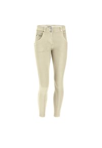 Jeans skinny color beige chiaro. Realizzati in tessuto elasticizzato con due tasche frontali, due tasche posteriori e chiusura a doppio bottone in vita.