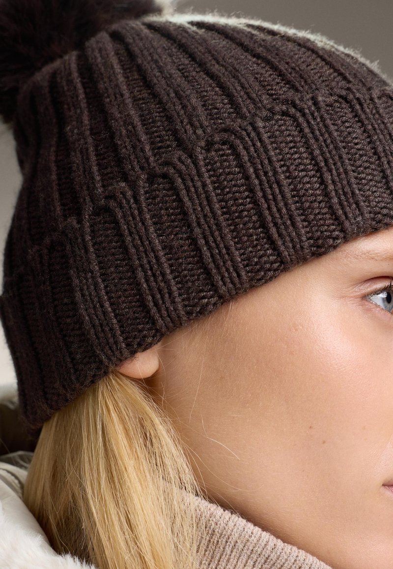 OYSHO POMPOM KNIT Cappello brown/marrone