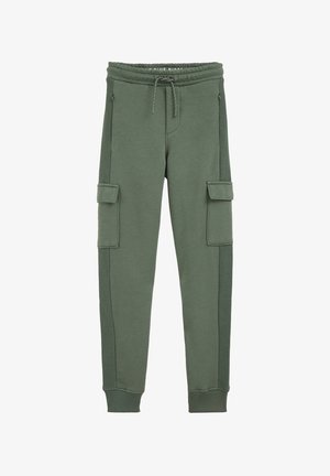Olivengrønne joggingbukser med elastisk taljebånd, snøre, sidelommer med klap, ribmanchetter og teksturerede sidepaneler.