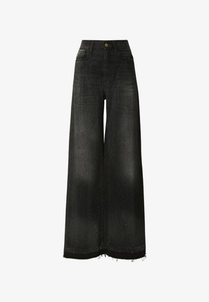Zwarte jeans met wijde pijpen, perforatiedetails, een hoge taille en rafelige zoom. Materiaal lijkt denim met een gestructureerde afwerking.